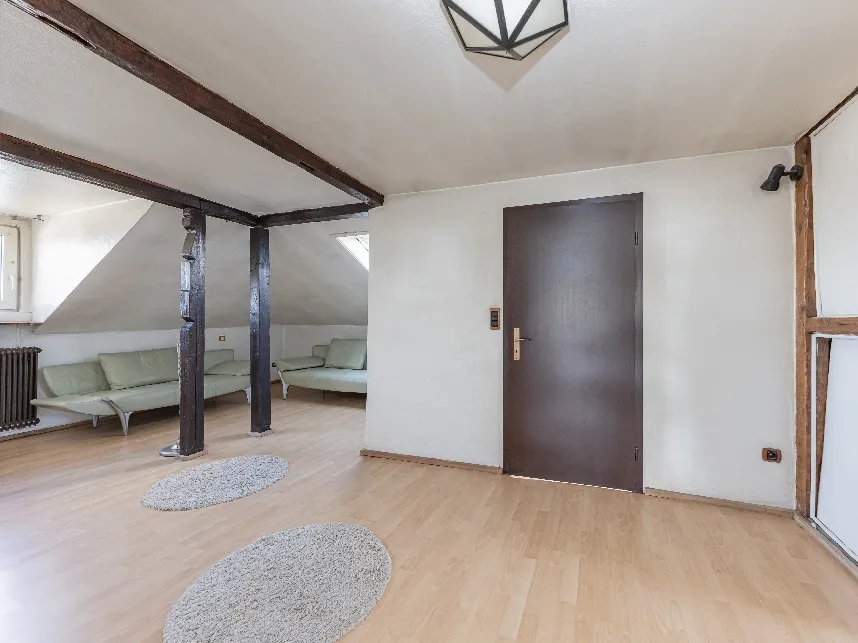 lichtdurchfluteter Wohnbereich