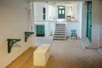 Gewerbefläche mit historischen Accessoires