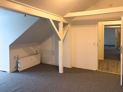 großzügiges Schlafzimmer