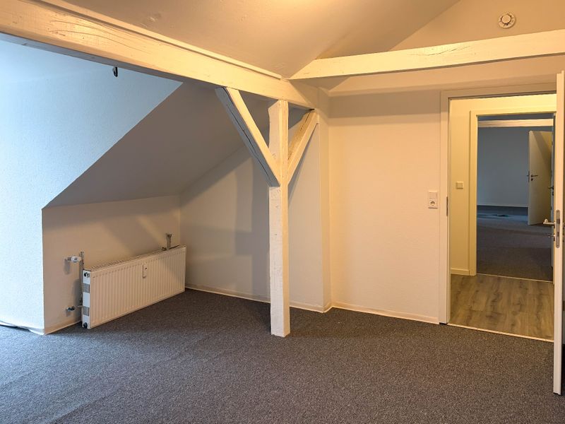 großz ügiges Schlafzimmer