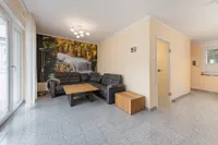 großzügiges Wohnzimmer