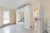 lichtdurchflutetes Büro/Kinderzimmer