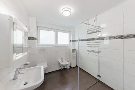 Tageslichtbad mit Dusche