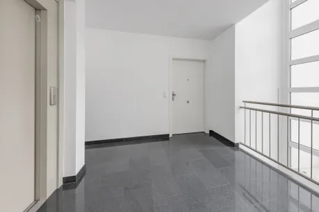Hausflur mit Aufzug