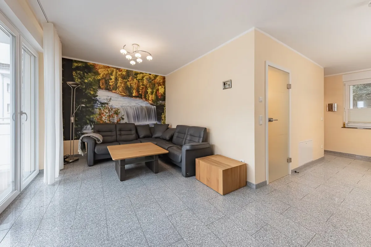 großzügiges Wohnzimmer