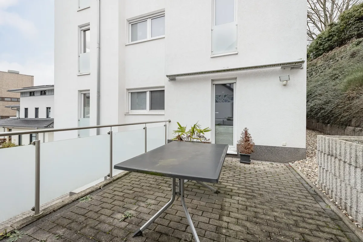 großzügige Terrasse