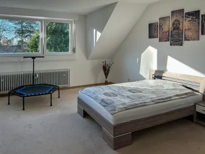 Schlafzimmer mit Blick ins Grüne