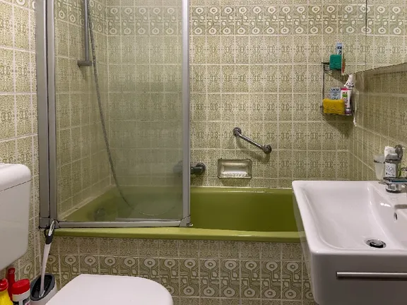 Badezimmer mit Wanne