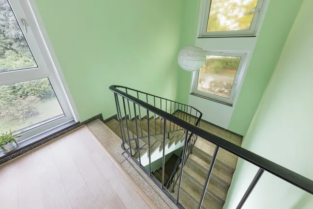 geräumiges Treppenhaus