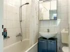 Badezimmer mit Duschwanne