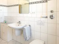 großes Badezimmer