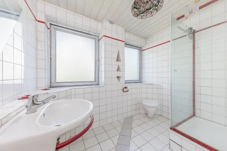 Tageslichtbad mit Dusche
