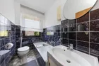 Badezimmer mit Tageslicht