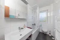 Einblick Wohnung straßenseitiges Haus
