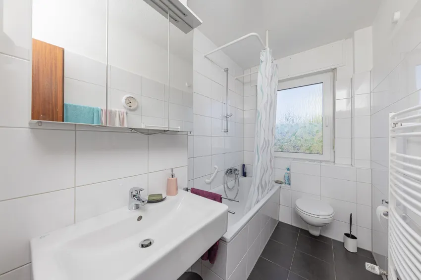 Einblick Wohnung straßenseitiges Haus