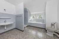 Tageslichtbad mit Dusche und Wanne
