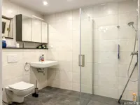 modernes Badezimmer