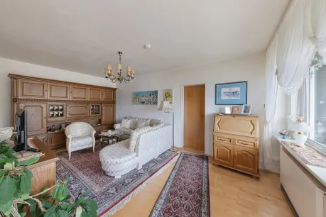 Wohnzimmer mit Eingang zur Loggia
