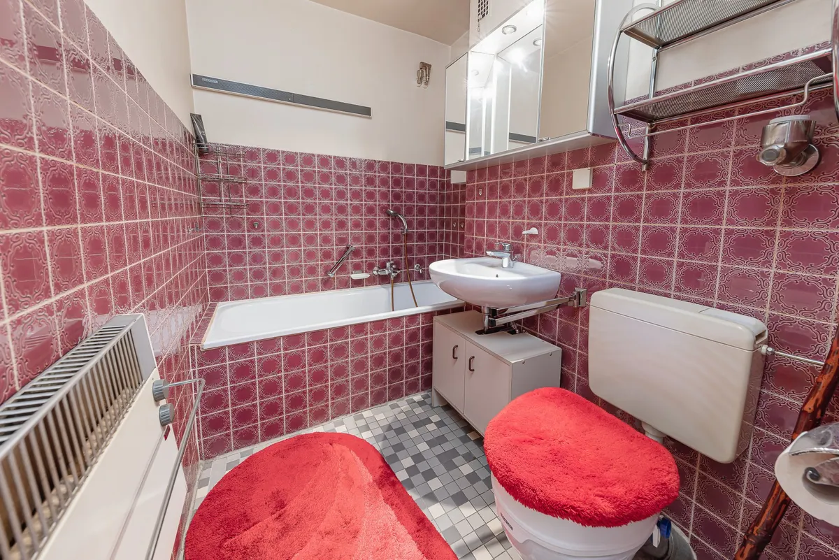 Badezimmer mit Badewanne