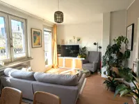 Wohnzimmer mit Balkon