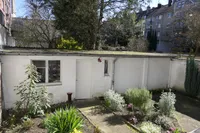 Balkonblick zum Hof (im Sommer)