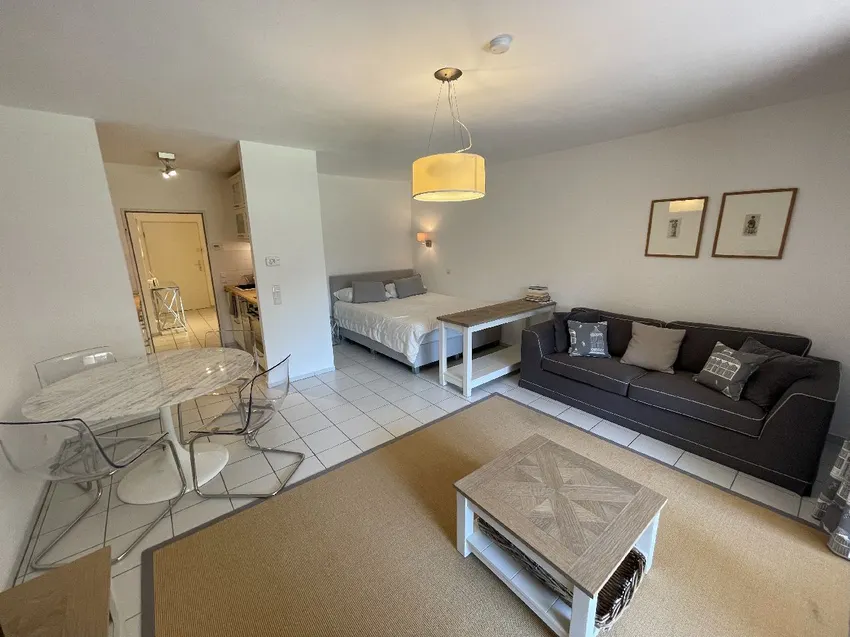Wohn- Schlafzimmer 2. Blick