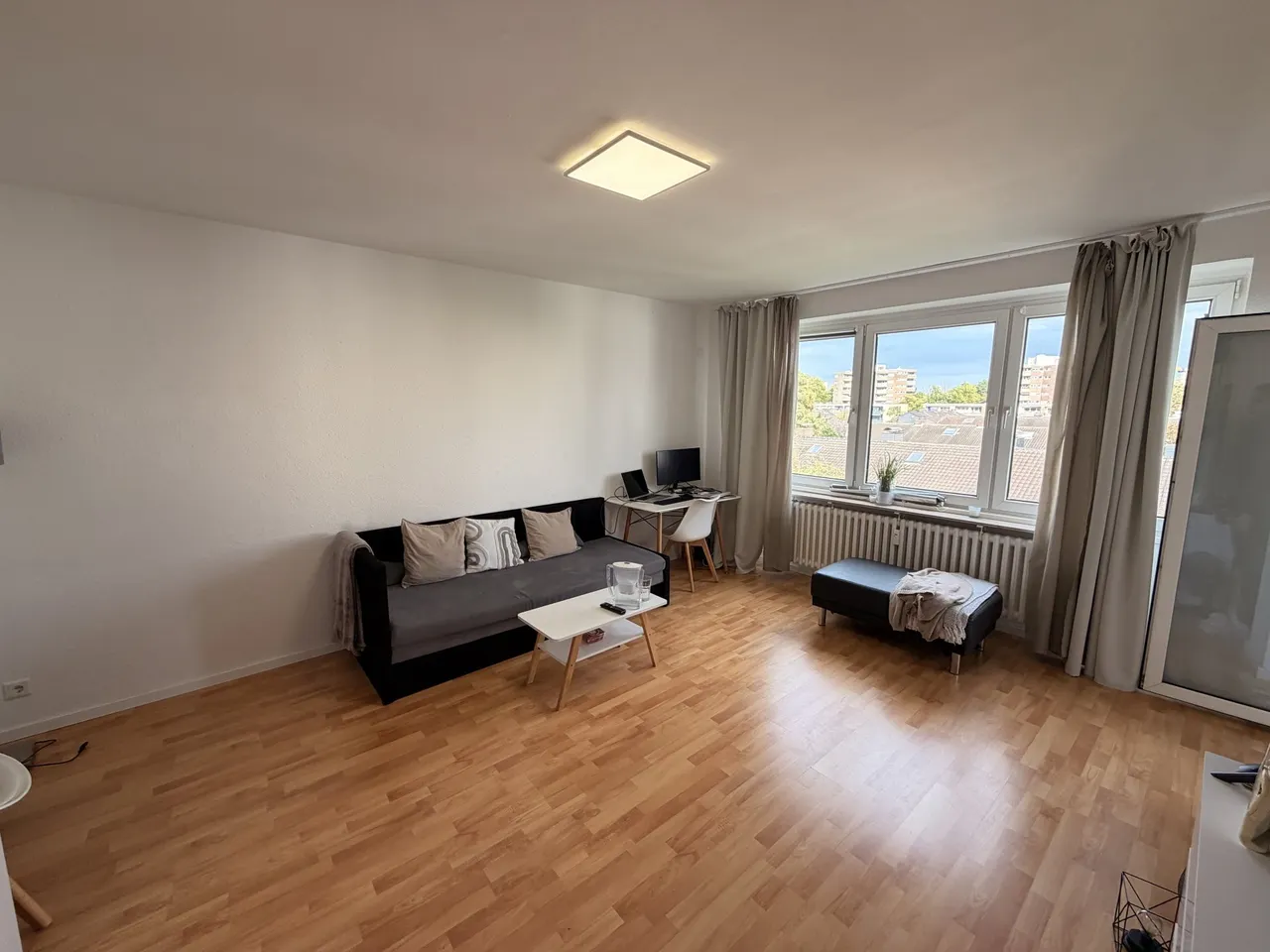 Düsseldorf-Heerdt! 1-Zimmer-Apartment mit großem Balkon und Einbauküche! - Foto 1