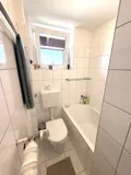 Bad mit Wanne + Fenster