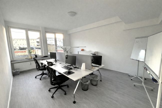 Großer Büroraum zur Rückseite