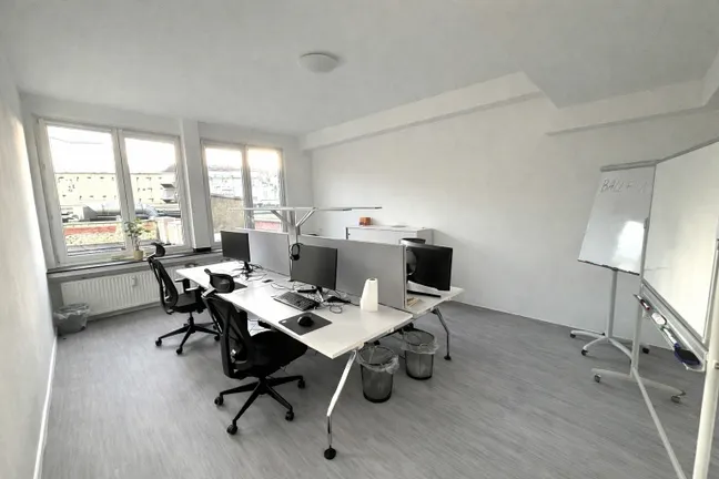 Großer Büroraum zur Rückseite