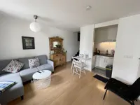 Blick zum Flur und zur Küche