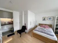 Blick zur Küche und zum Duschbad