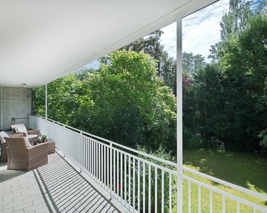 Süd-Ost-Balkon mit Grünblick