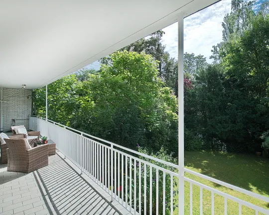 Süd-Ost-Balkon mit Grünblick