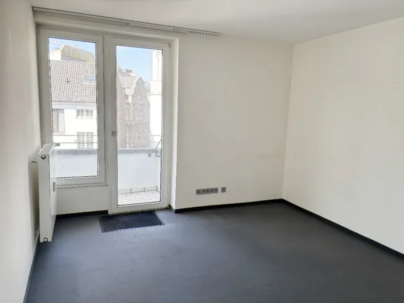 Büro zur Rückseite mit Balkon