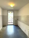 Küche mit Balkonzugang