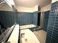 Bad mit Wanne und Dusche