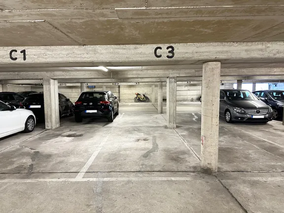 Tiefgaragenstellplatz