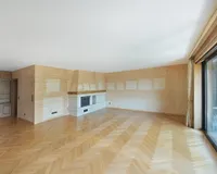 Wohnzimmer mit offenem Kamin
