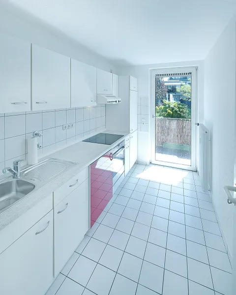 Küche mit Balkonzugang