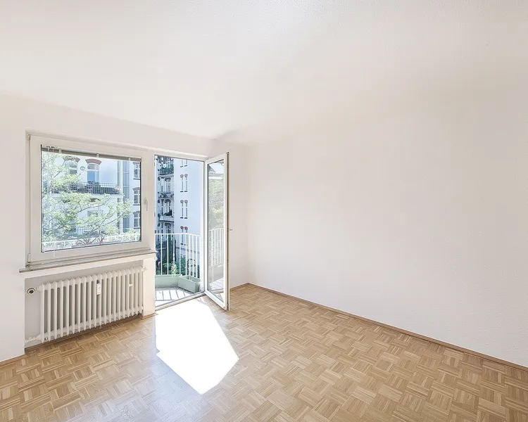 Schlafzimmer mit Balkonzugang