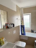 Badezimmer mit Fenster