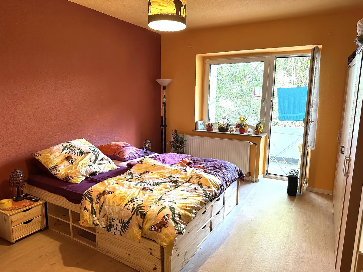 Schlafzimmer mit Balkonzugang