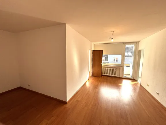 Wohnzimmer mit Balkon