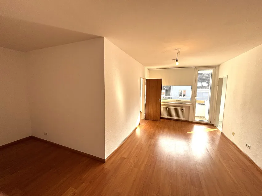 Wohnzimmer mit Balkon