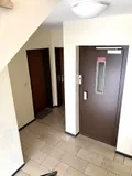 Treppenhaus mit Lift