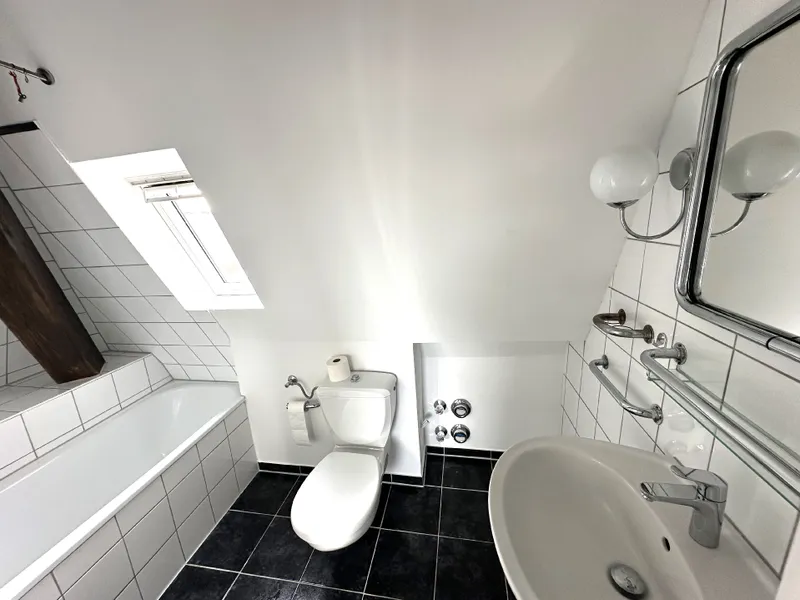 Badezimmer mit Fenster