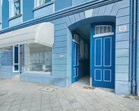 Blick zum Ladenlokal und Toreinfahrt