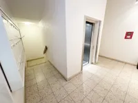 Treppenhaus mit Lift