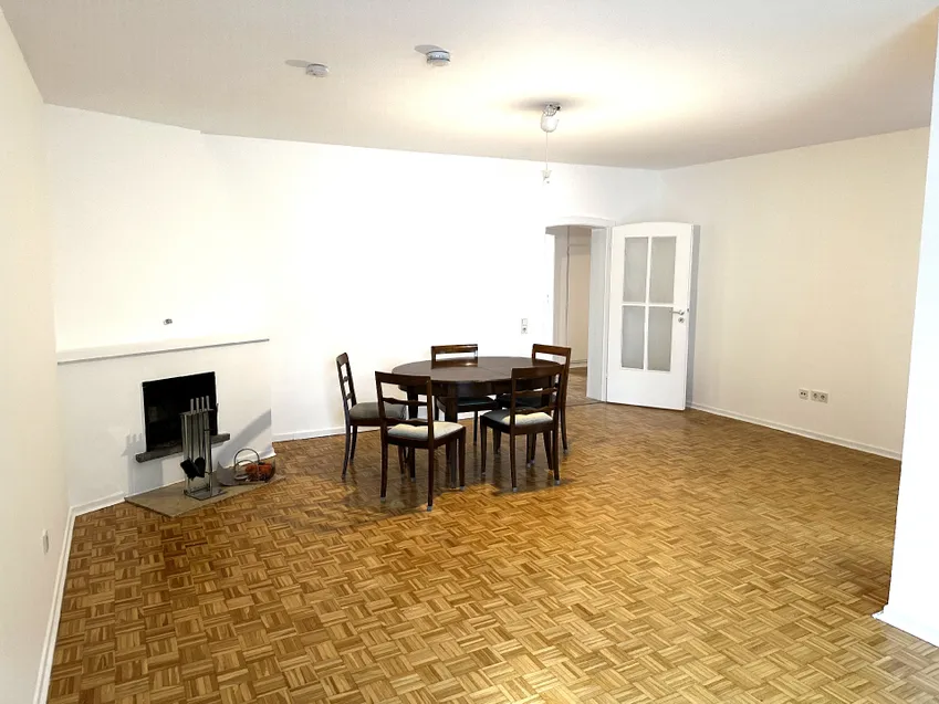 Wohnzimmer mit Kamin